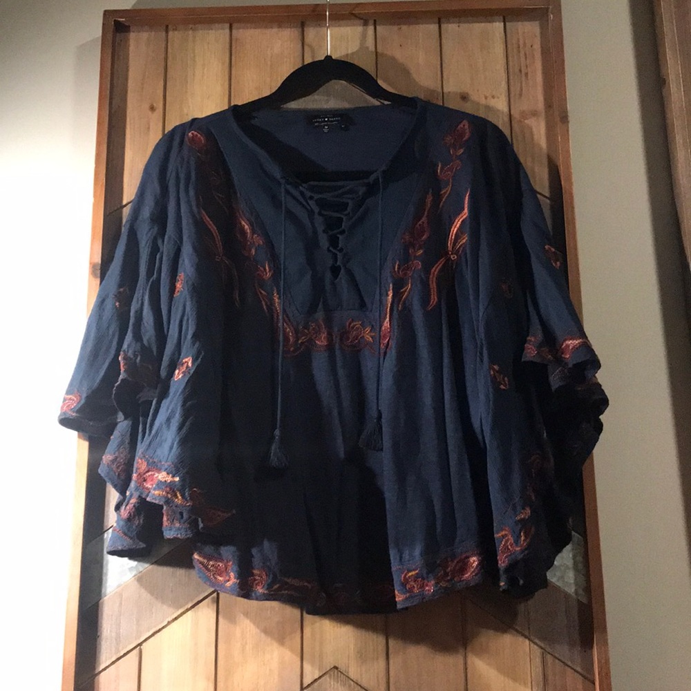 Short sleeve blouse.